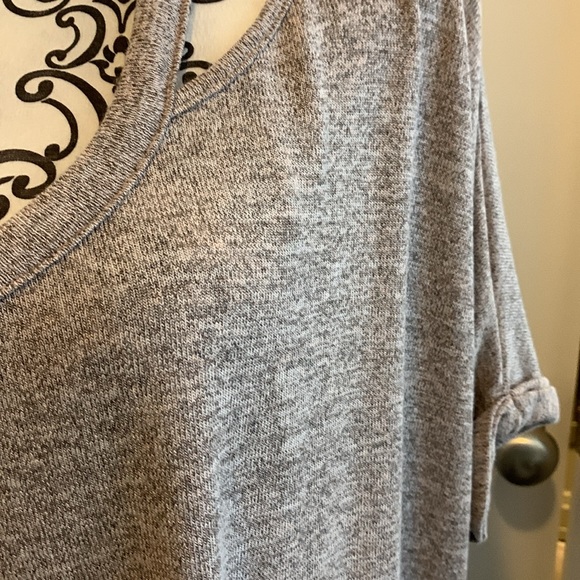 NWOT. Woman’s short sleeve cut out neckline top with twisted front hemline. - Picture 3 of 10
